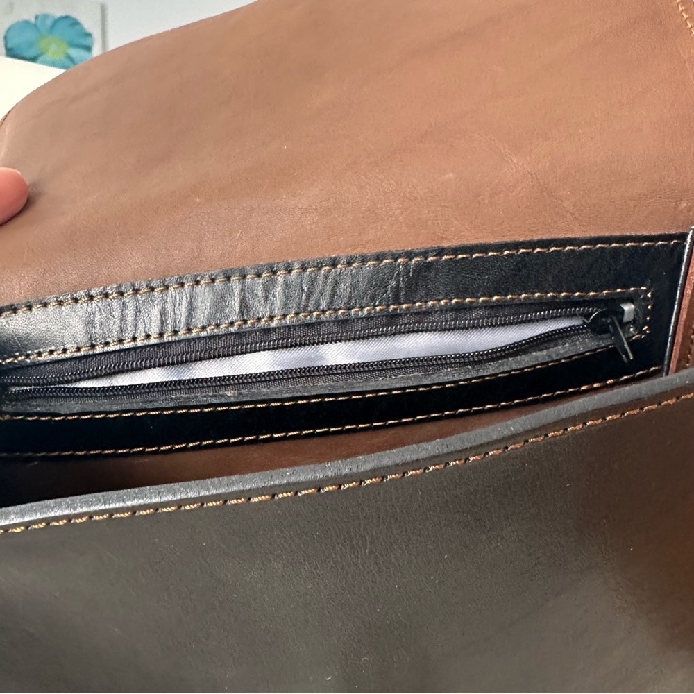 Genuine Leather AXIS Western Style Classic cross body bag - Picture 12 of 16